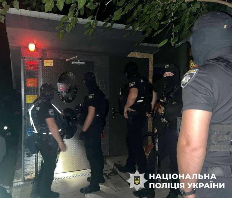 Правоохоронці провели невідкладний обшук