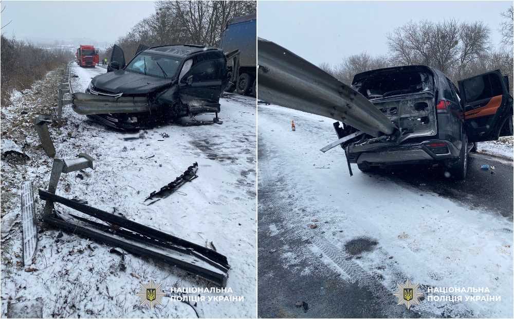 На Черкащині автомобіль влетів у відбійник на трасі