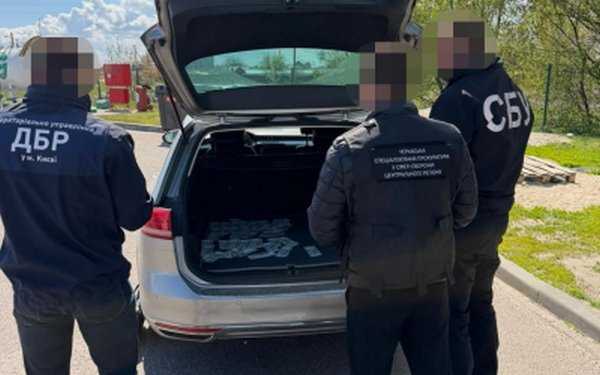 Судитимуть інспектора прикордонної служби за хабар