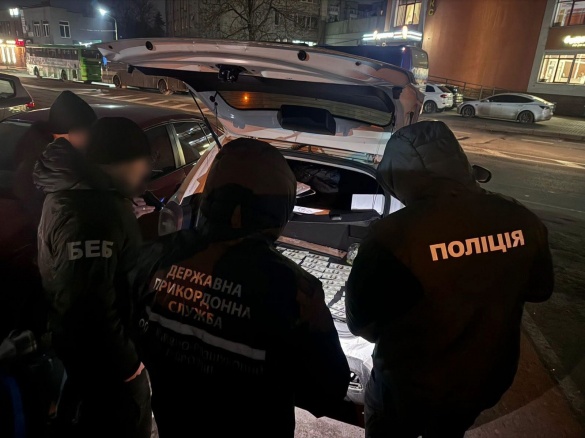 Черкащанин відповість за продаж авто з гуманітарної допомоги