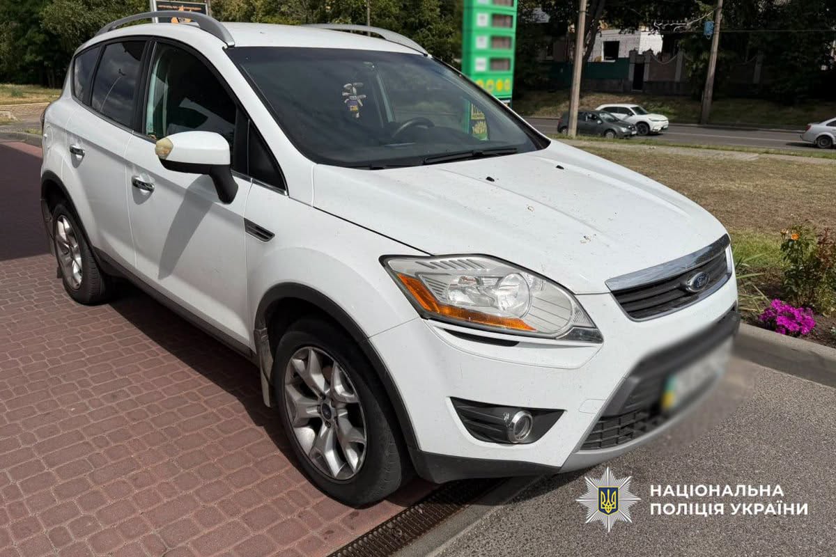 Черкаси: Пані на АЗС під ударом авто, водій збив її біля заправної колонки.
