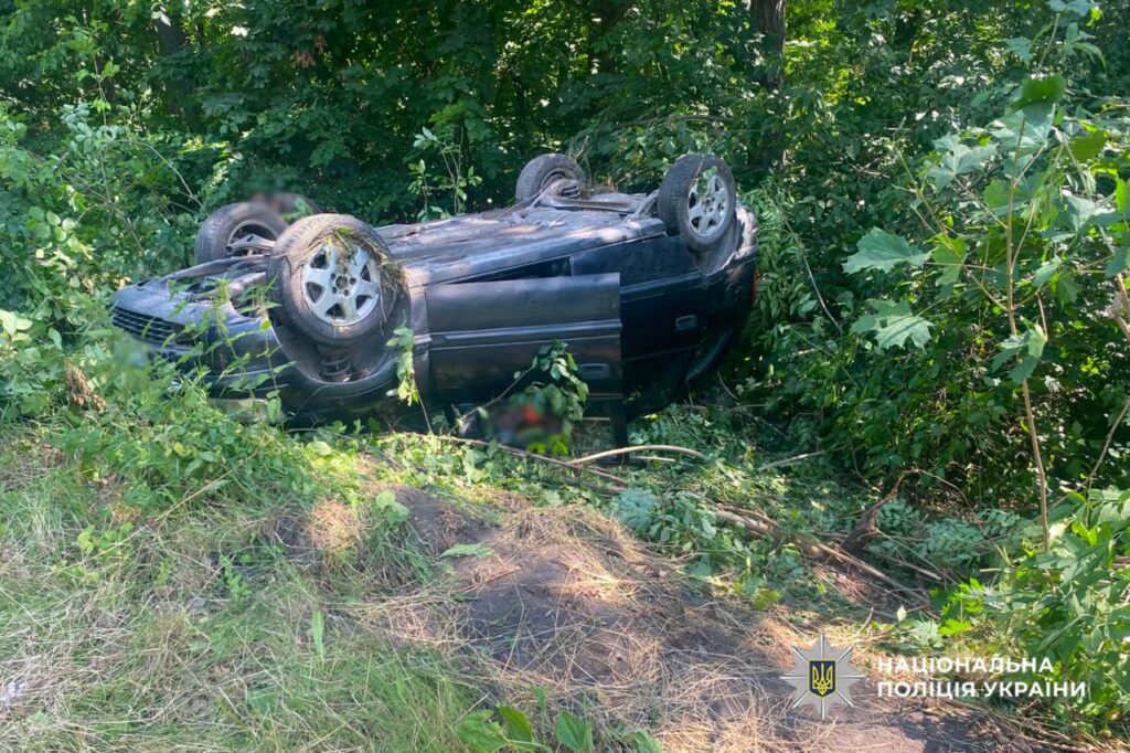У Смілі: Два авто в кюветі після масштабної аварії.