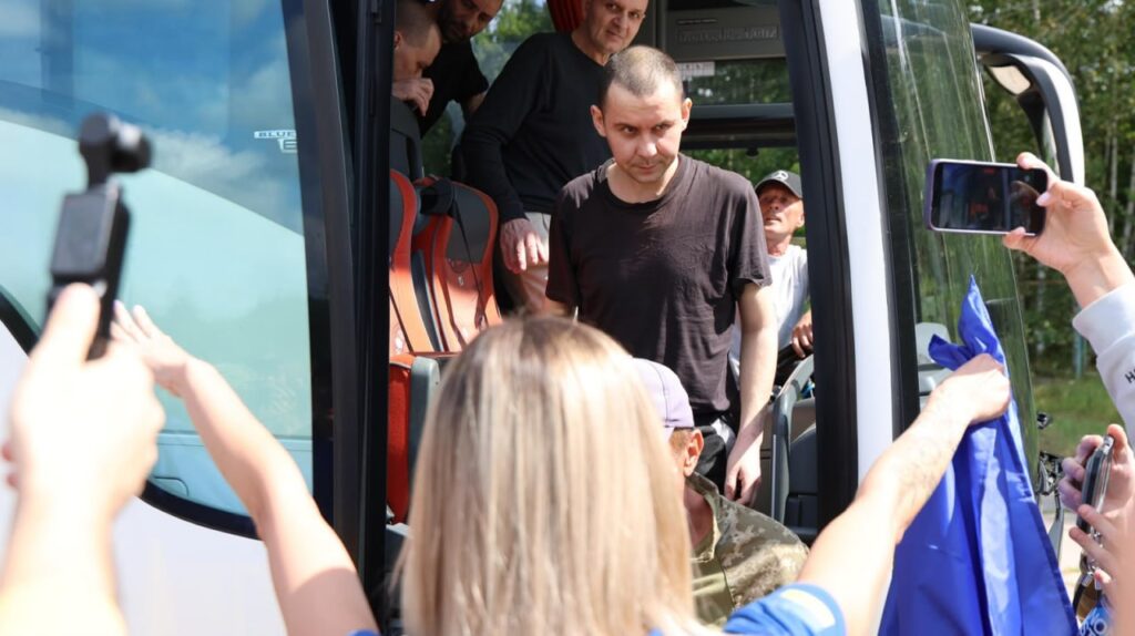 Черкащина радіє: чотири оборонці вирвалися з ворожих кайданів!
