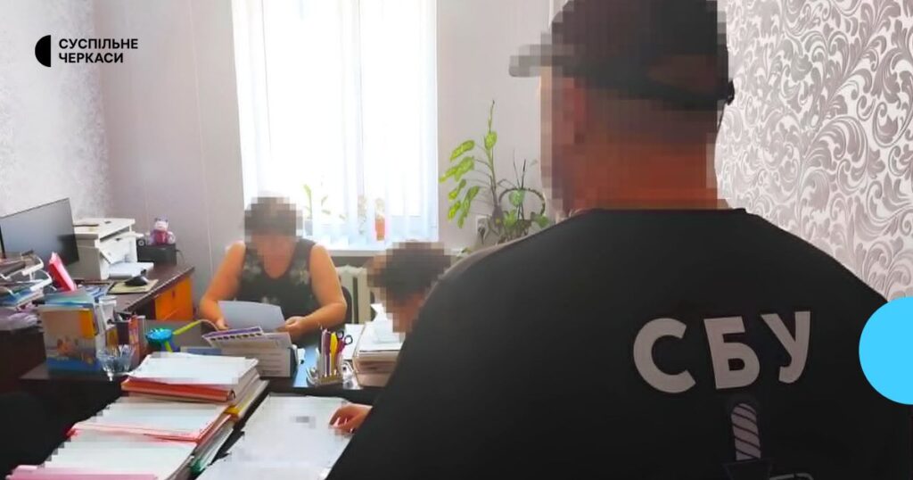 Черкащина: Медпрацівників підозрюють у підробленні довідок про інвалідність дітей військовозобов'язаних.