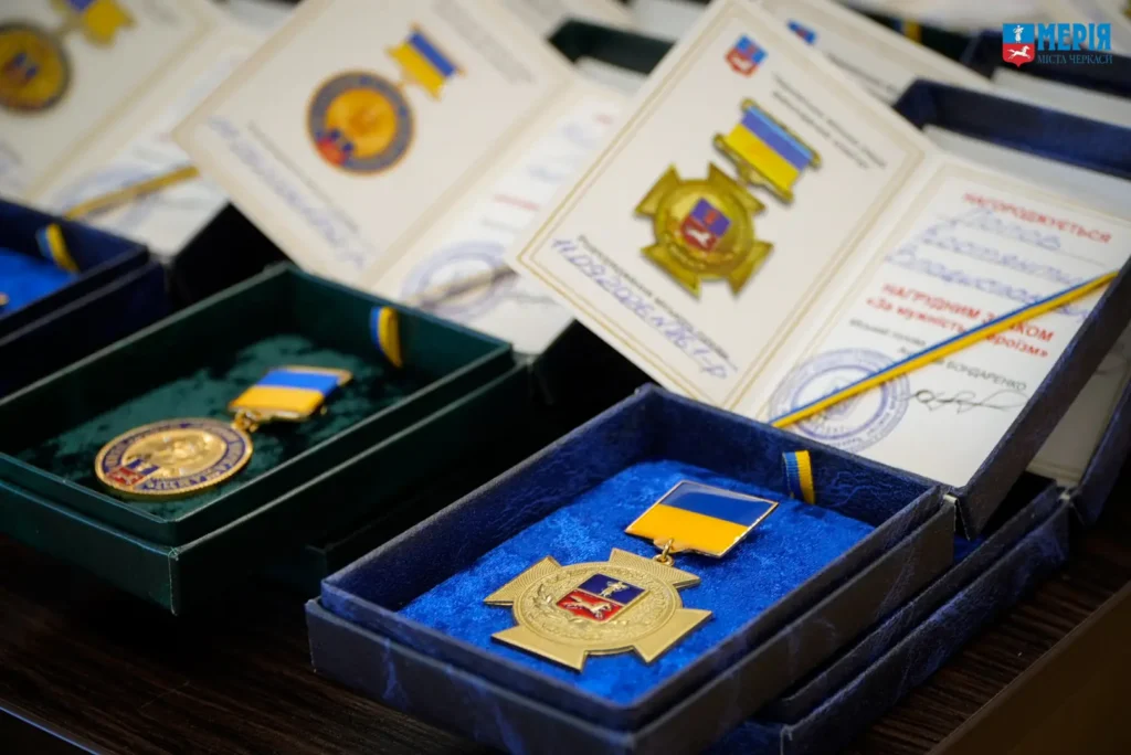 Черкаси вшанували своїх героїв: захисників, волонтерів, медиків і спортсменів.