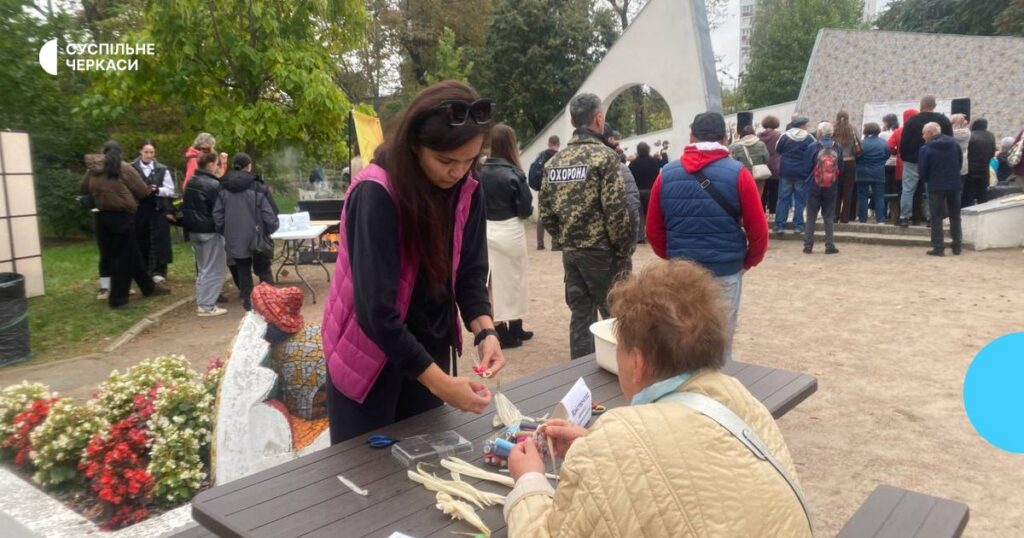 "То діти тримали, то відрядження, то каструлі": Черкаський ярмарок для старших людей.