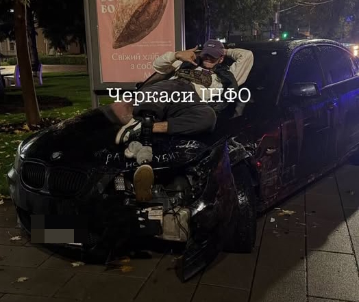 BMW в Черкасах: дрифт на межі, аварія безповоротна.